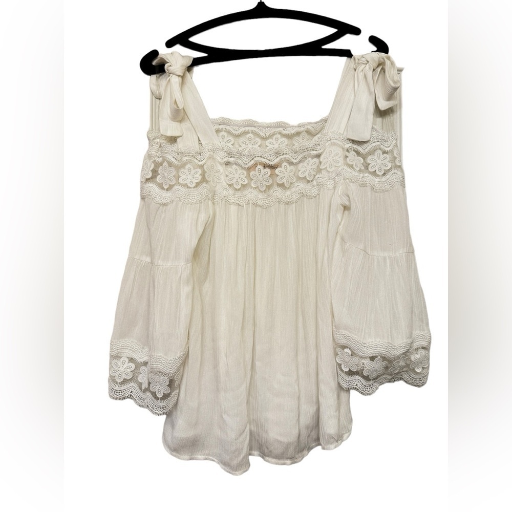 No Frills Los Angeles Off Shoulder Blouse